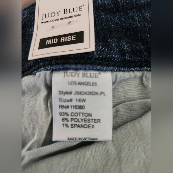 NWT Judy Blue Midrise Distressed Jeans - Picture 4 of 10